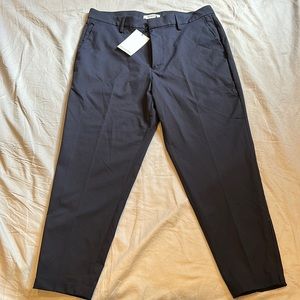 Banana Republic - Motion Tech Cropped Chino - 34Short - Navy Blue
